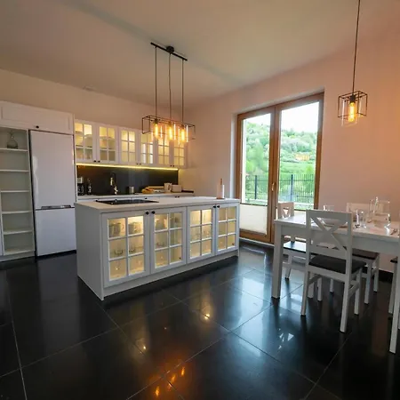 I Nad Wodospadem شتافنيتسه